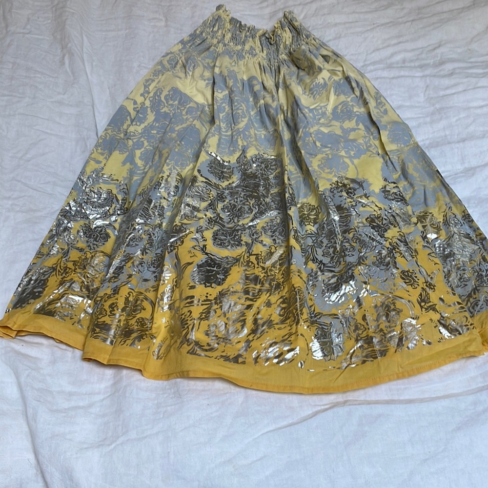 Yellow elastic summer skirt!